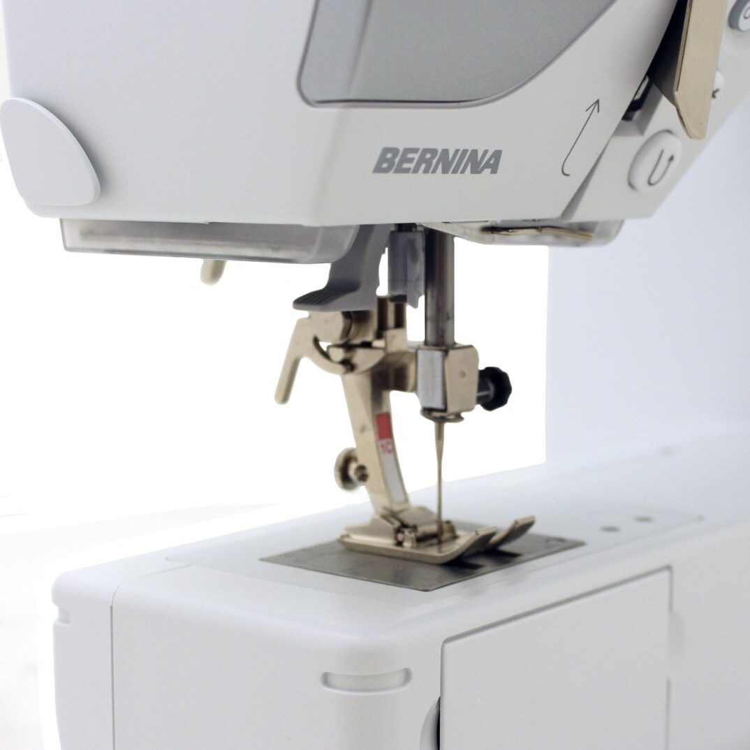 Shop Bernina B560 Computerized Sewing Machine 12 5 X 7 X 16