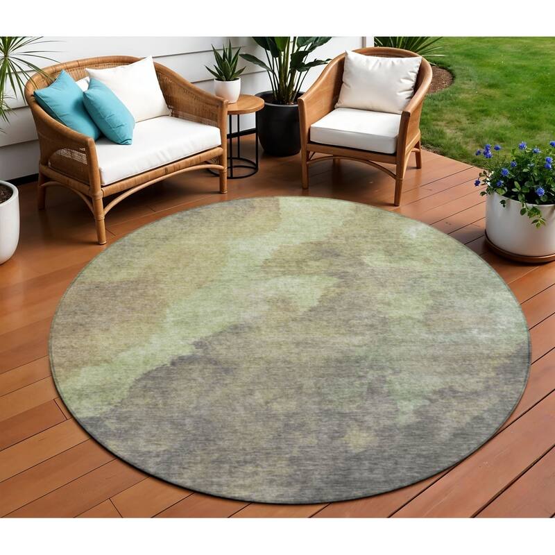 HomeRoots Abstract Transitional Rectangle Outdoor Rug - 8' Round