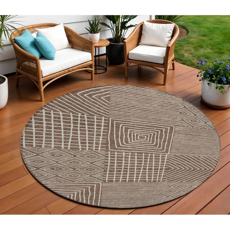 HomeRoots Geometric Transitional Rectangle Outdoor Rug - 8' Round