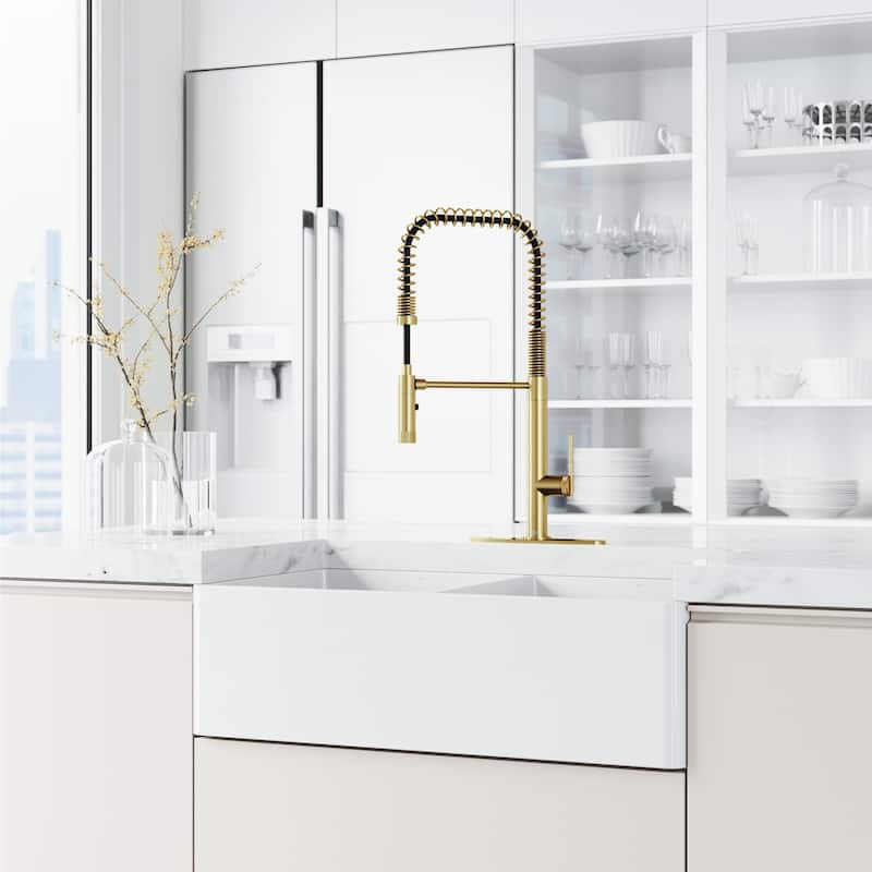VIGO Sterling 23" H Single Handle Pull-Down Sprayer Kitchen Faucet