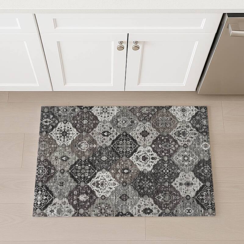 Machine Washable Indoor/ Outdoor Traditional Panel Chantille Rug