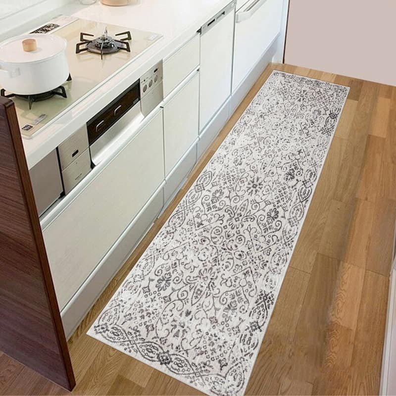 Savannah Loren Gray/Off-White Polyester Area Rug