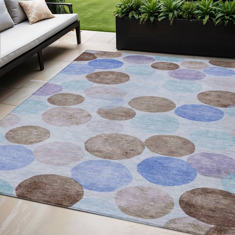 HomeRoots Geometric Transitional Rectangle Outdoor Rug - 5' X 8'