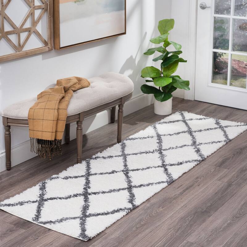 Sohni Shag Farmhouse Diamond Indoor Area Rug