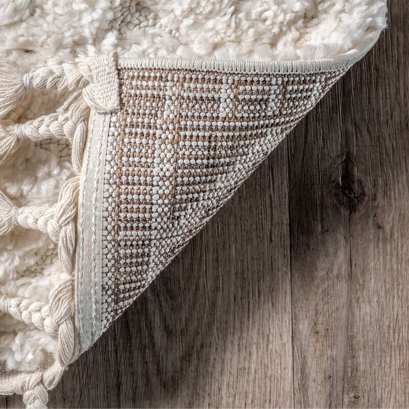 Nuloom Akia Lattice High/Low Tassel Area Rug