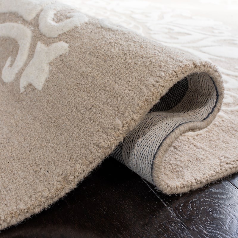 SAFAVIEH, Handmade Bella Willien Modern Floral Wool Rug