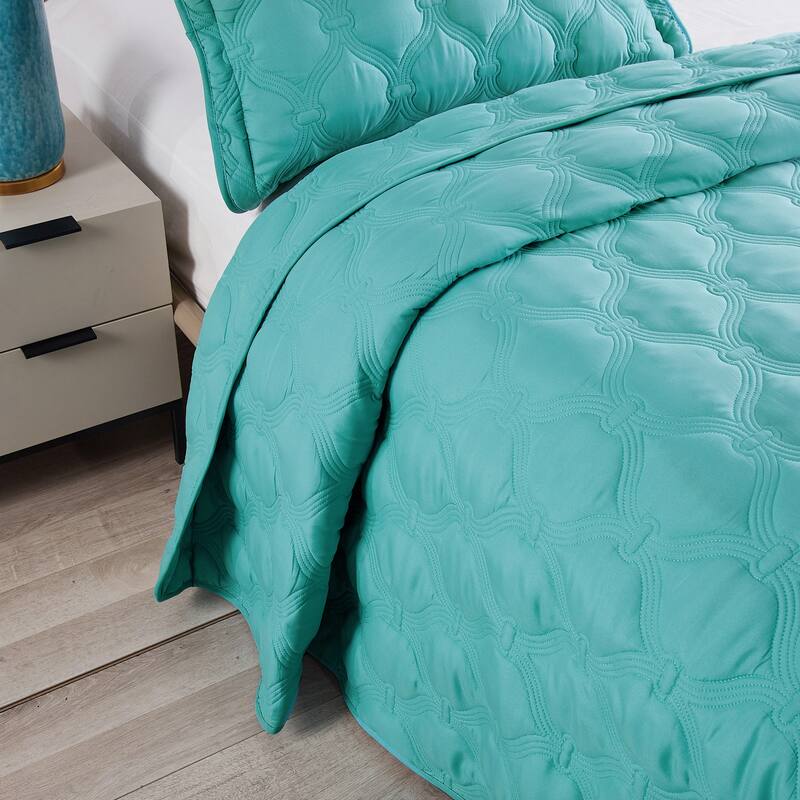 Home Soft Things 3 Piece Oversized Bradly Down Alternative Quilts Set
