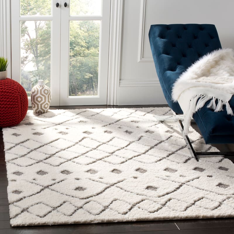 SAFAVIEH Sparta Shag Albertina 1.2-inch Thick Rug - 5'1" x 7'6" - Ivory/Grey