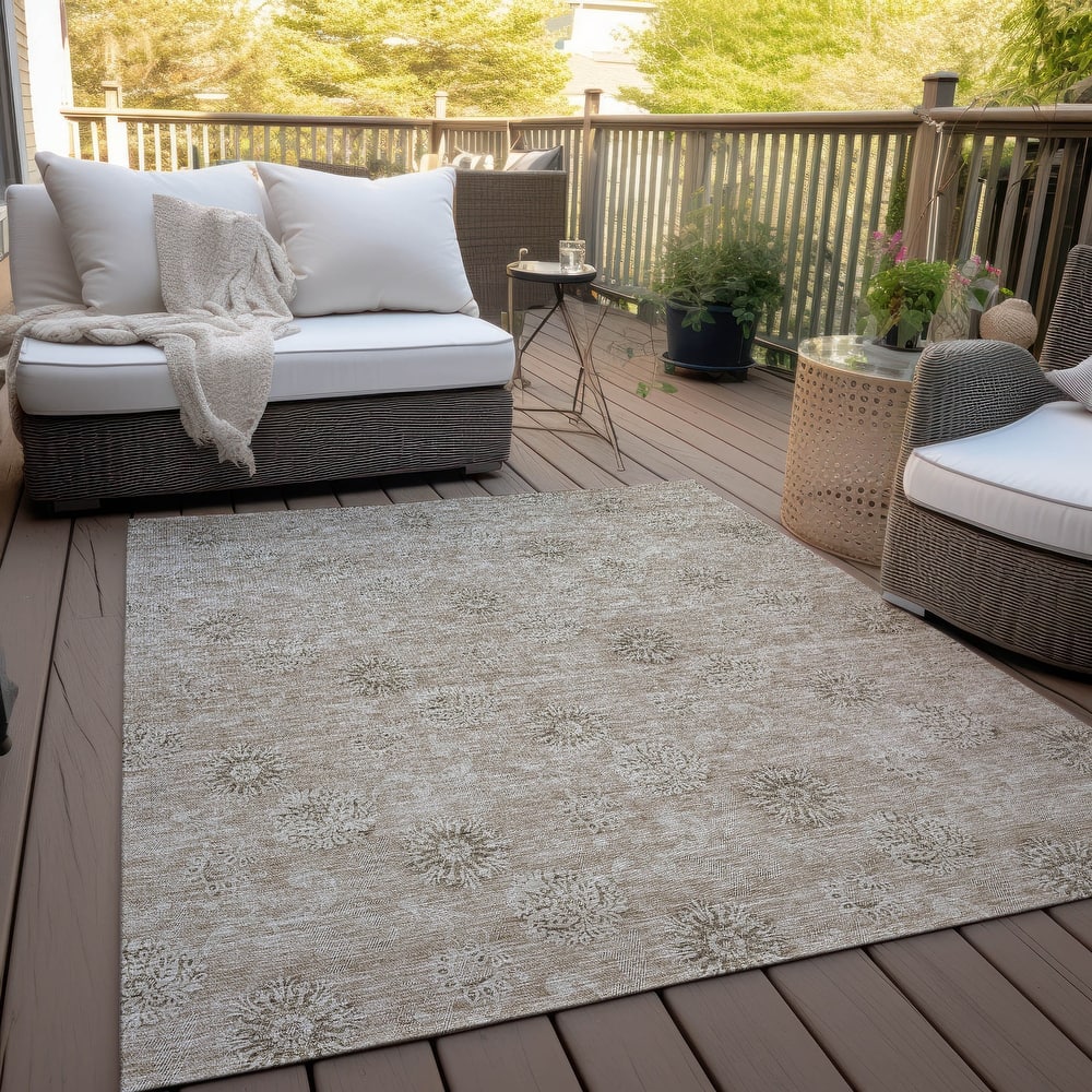 Machine Washable Indoor/ Outdoor Chantille Floral Burst Rug