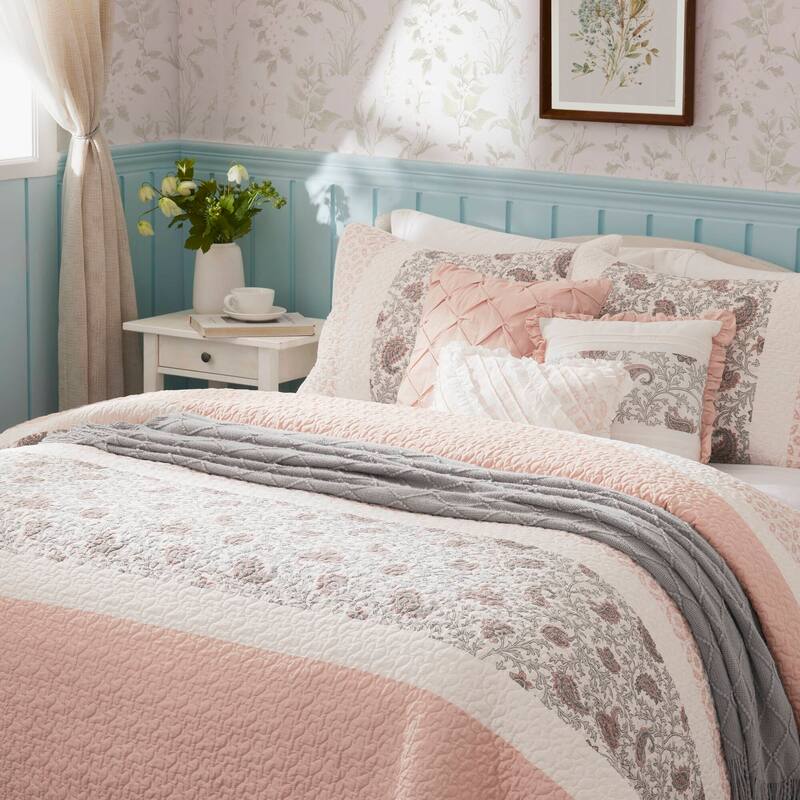 Madison Park Vanessa 6 Piece Cotton Percale Quilt Set with Throw Pillows