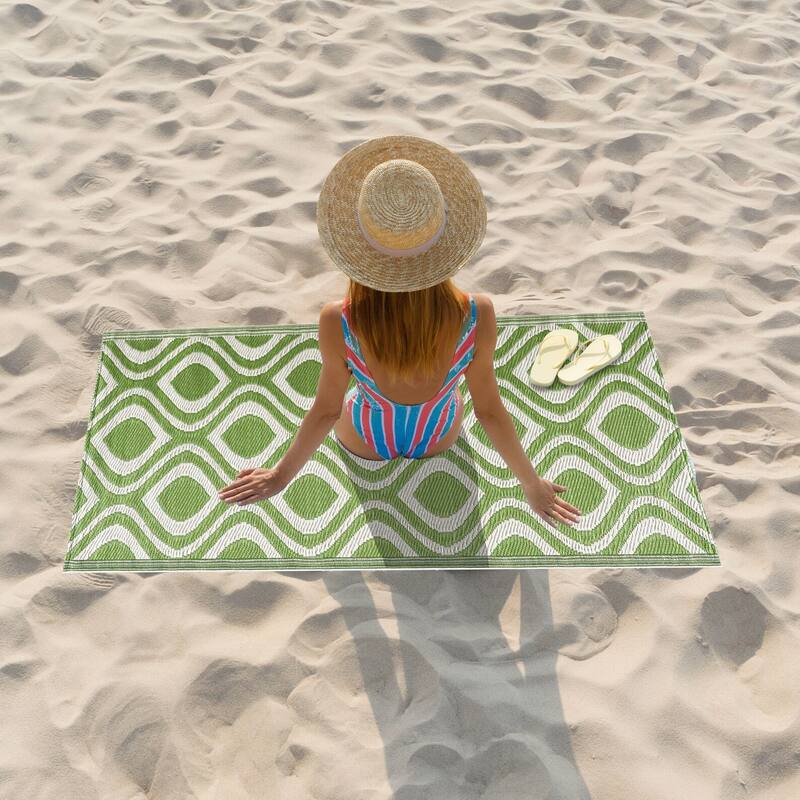 Playa Rug Outdoor Recycled Reversible Plastic Folded Mat/Rug Venice Collection Lightweight & Weather, Water and UV Resistant