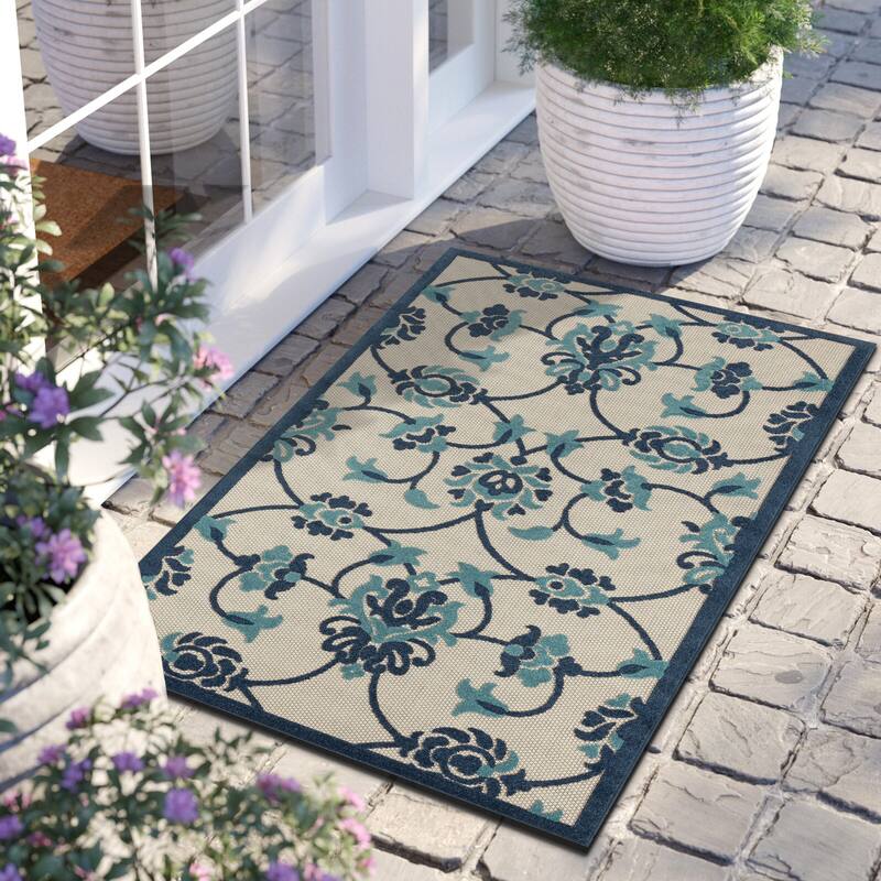Sevita Floral Damask High-Low Indoor/Outdoor Area Rug