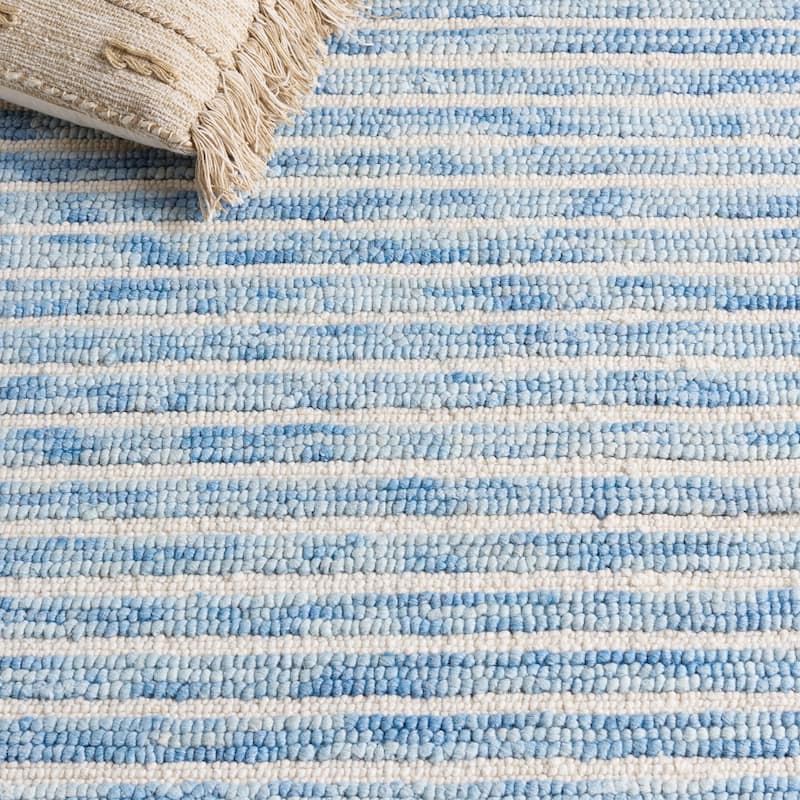 SAFAVIEH Handmade Ebony Helyette Wool Rug