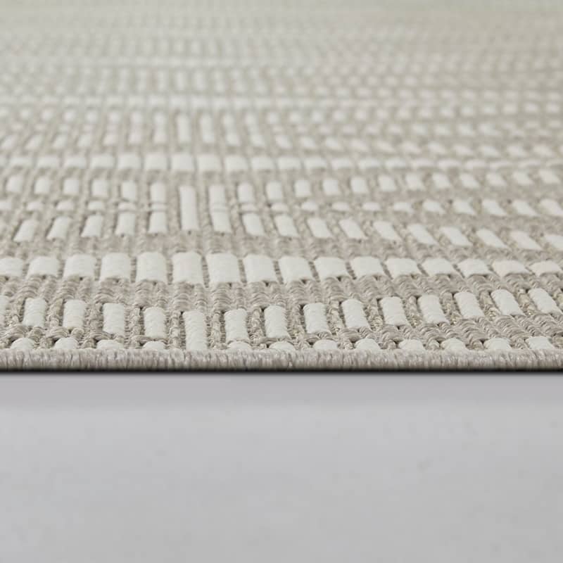Vicente Patio Diamond Indoor/Outdoor Area Rug