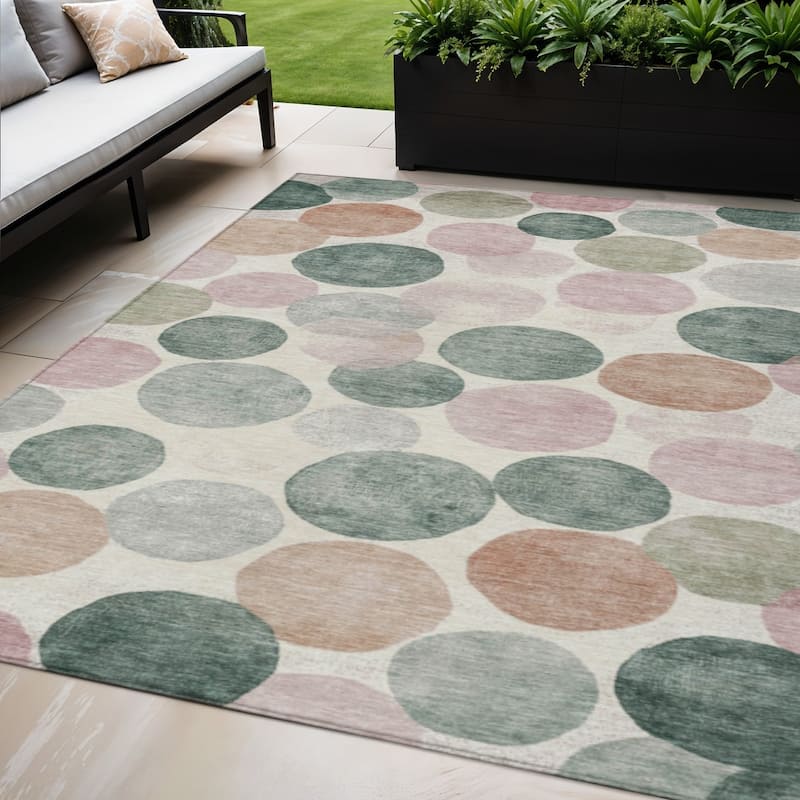 HomeRoots Geometric Transitional Rectangle Outdoor Rug - 5' X 8'