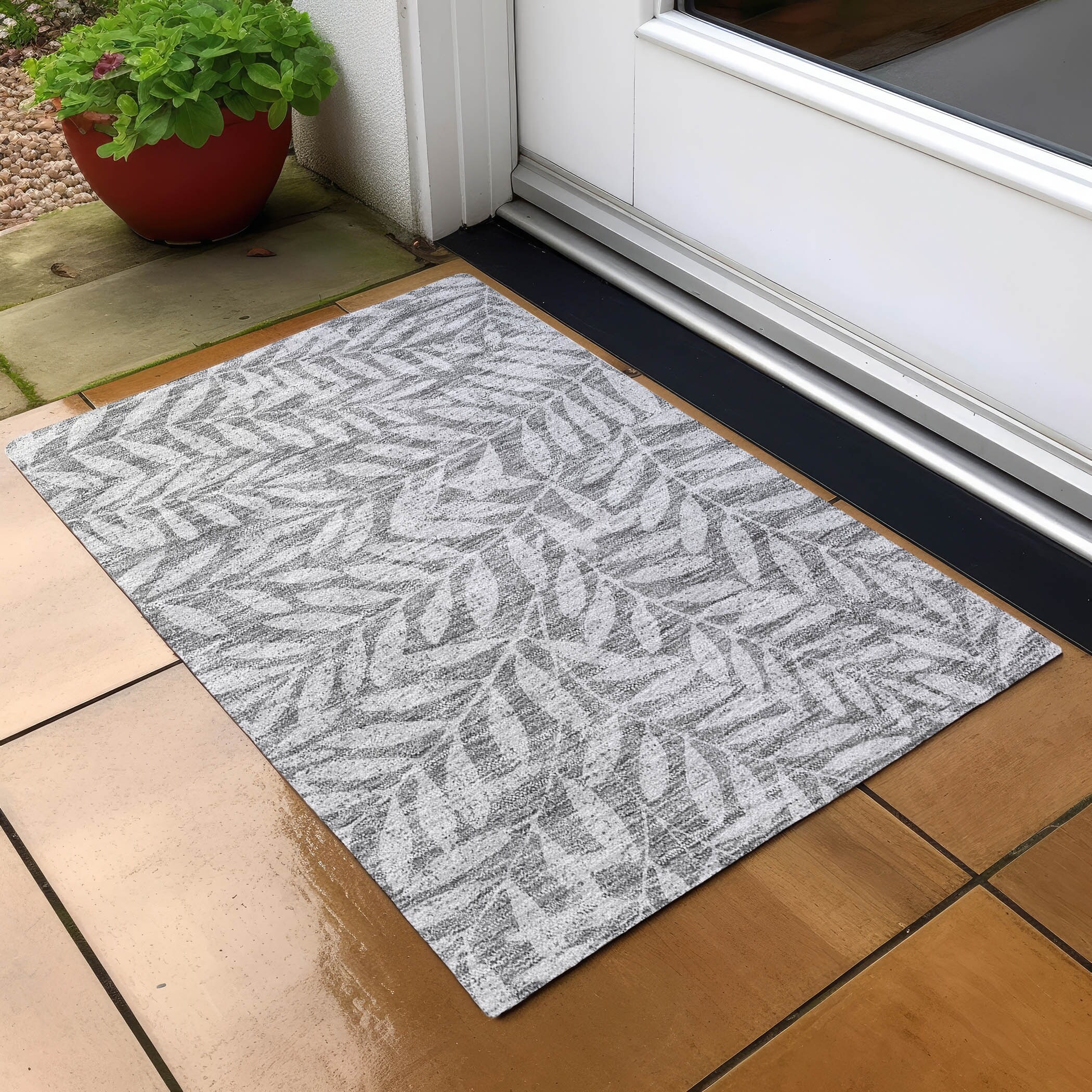 Machine Washable Indoor/ Outdoor Chantille Palm Rug