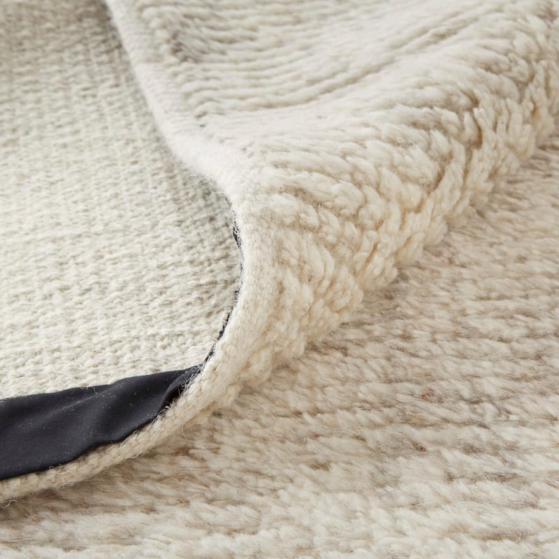 Grand Bazaar Rheed Hand Knotted Solid Modern Area Rug