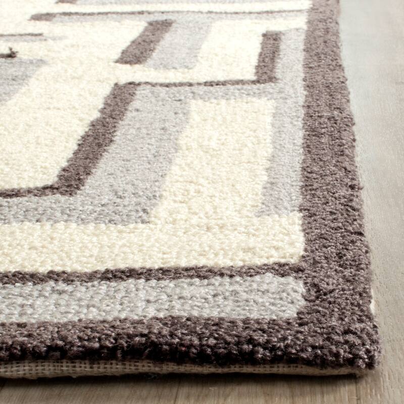SAFAVIEH Handmade Four Seasons Eyja Floral Rug