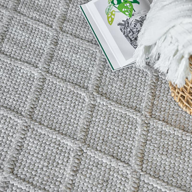 EXQUISITE RUGS Brentwood Handwoven Wool/Viscose Silver Area Rug.
