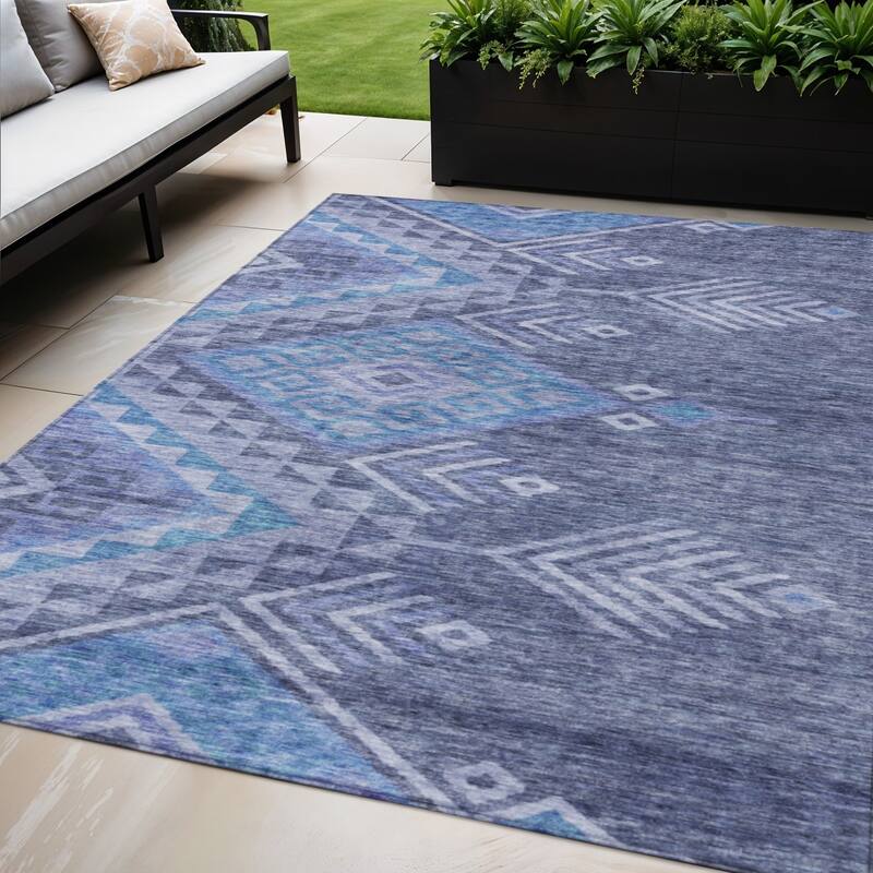 HomeRoots Southwestern Transitional Rectangle Outdoor Rug - 5' X 8'