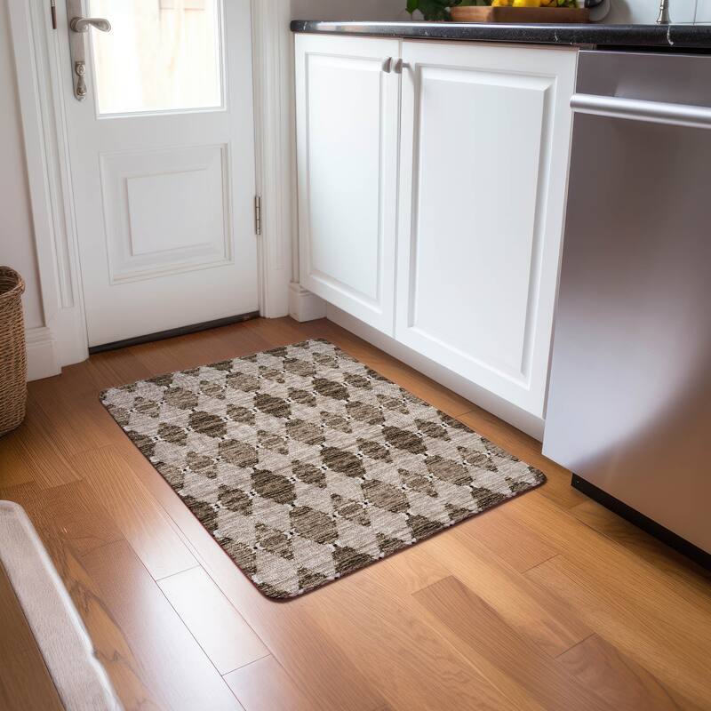 Machine Washable Indoor/ Outdoor Chantille Modern Boho Damask Rug - Mocha - 1'8" x 2'6"