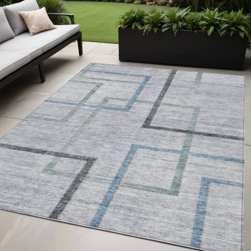 HomeRoots Geometric Transitional Rectangle Outdoor Rug - 5' X 8'