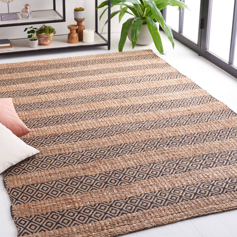 SAFAVIEH Handmade Natural Fiber Jalynn Geometric Seagrass Rug - 8' x 10' - Black/Natural