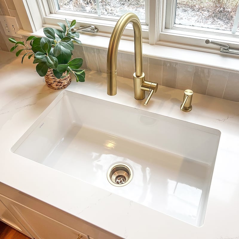 Eden Crisp White Fireclay 31" Single Bowl Undermount Kitchen Sink and Drain - 31.25 x 18 x 8.5