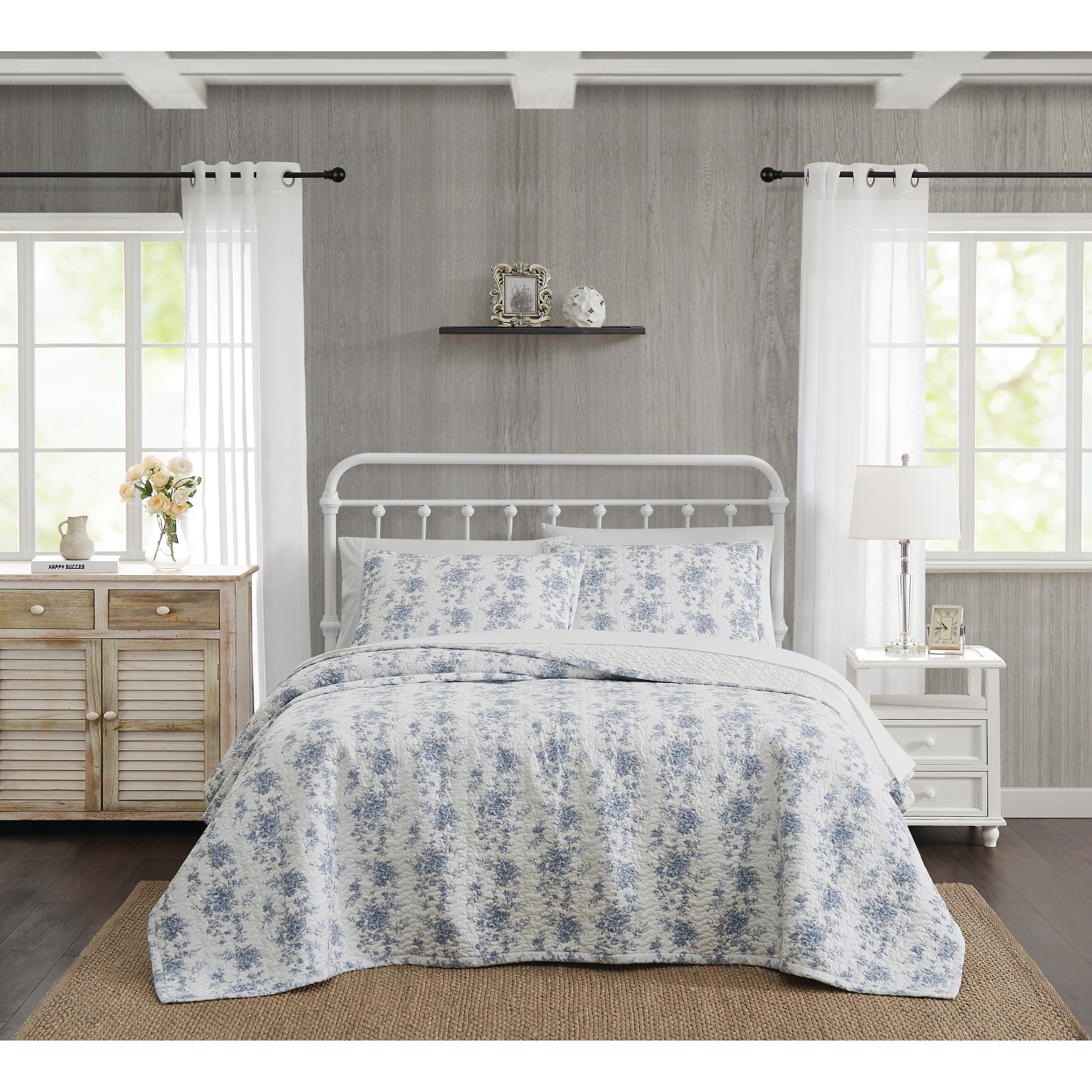 The Farmhouse by Rachel Ashwell British Rose Quilt Set