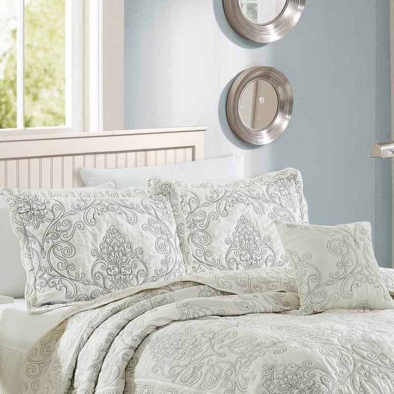 Serenta Damask Oversized 4-piece Bedspread Set