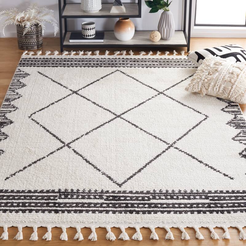 SAFAVIEH, Moroccan Tassels Werra Boho Tribal Rug