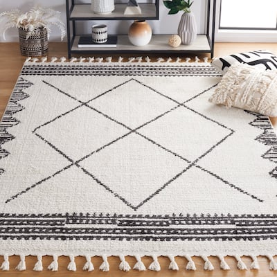SAFAVIEH, Moroccan Tassels Werra Boho Tribal Rug
