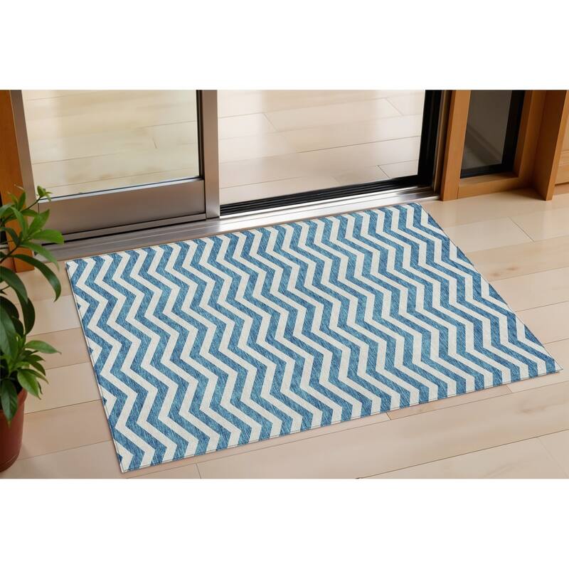 HomeRoots Chevron Transitional Rectangle Outdoor Rug - 3' x 5'