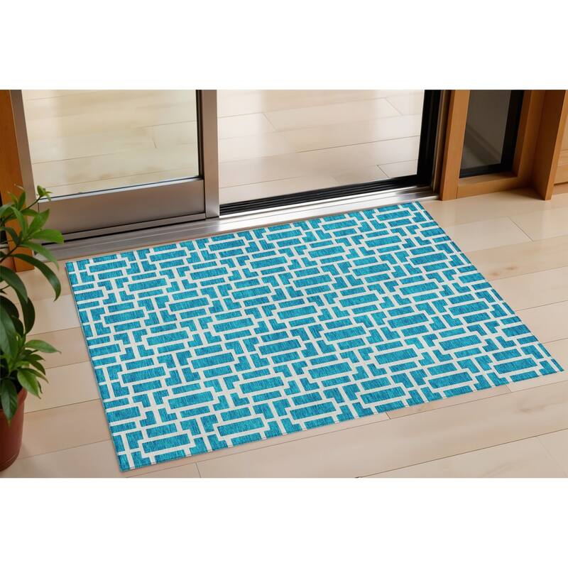 HomeRoots Geometric Transitional Rectangle Outdoor Rug - 3' x 5'