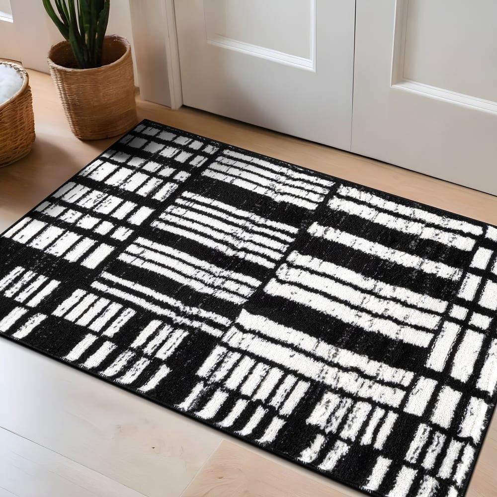 World Rug Gallery Black / Ivory Geometric Blocks Area Rug