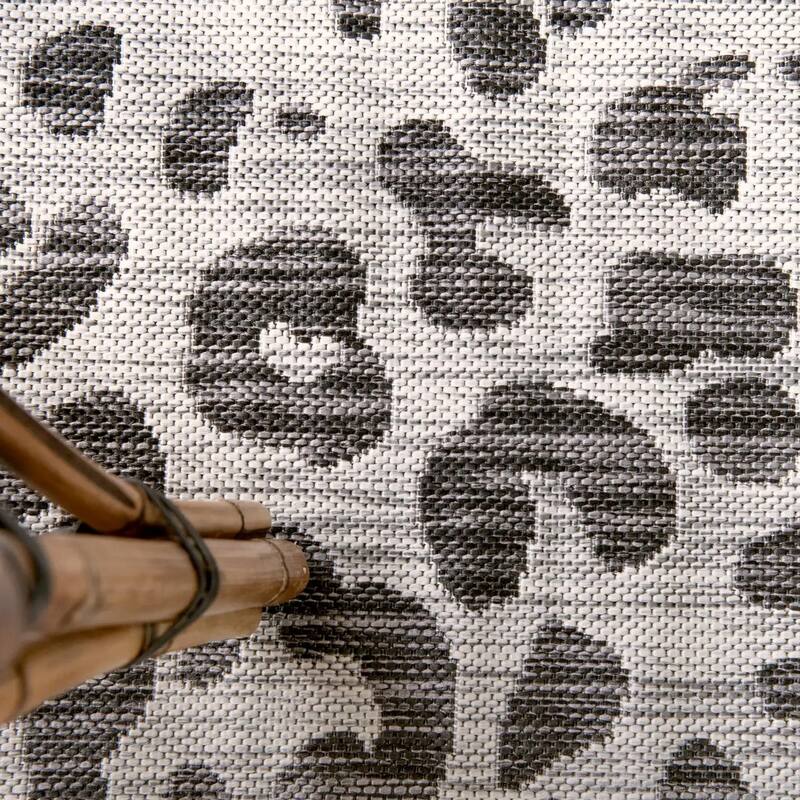 Outdoor Gallery Collection Area Rug