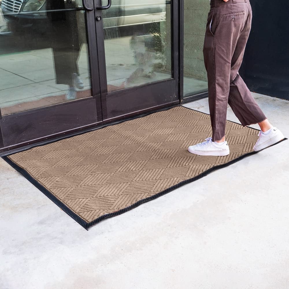 https://ak1.ostkcdn.com/images/products/is/images/direct/a41db801f2c3b79ced9ae1012e41d739eca28d2b/Envelor-Door-Mat-Indoor-Outdoor-Low-Profile-Commercial-Entryway-Rug.jpg