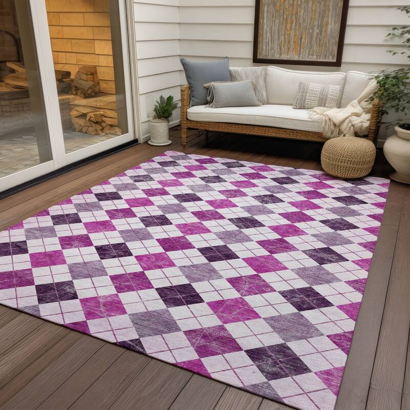 Machine Washable Indoor/ Outdoor Modern Argyle Chantille Rug