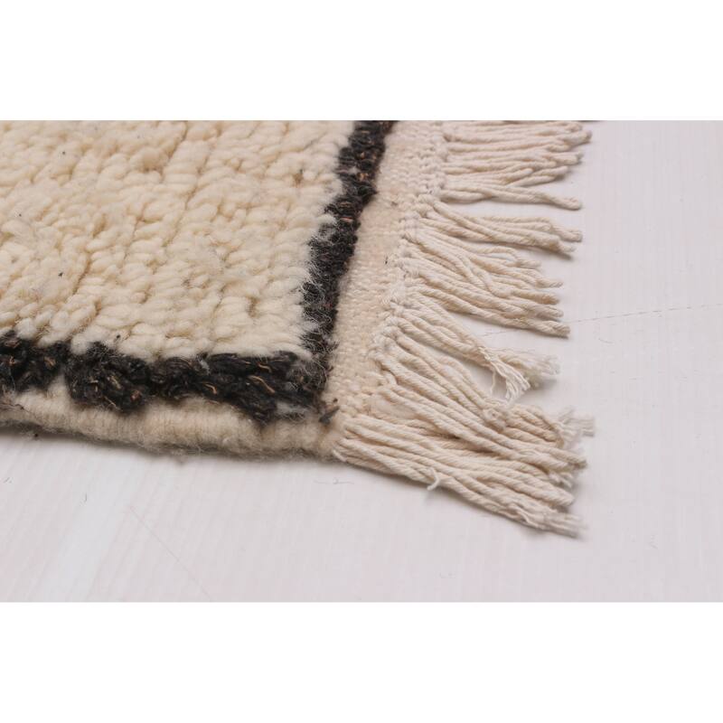 ECARPETGALLERY Hand-knotted Azilal Cream Wool Rug - 4'9 x 8'2
