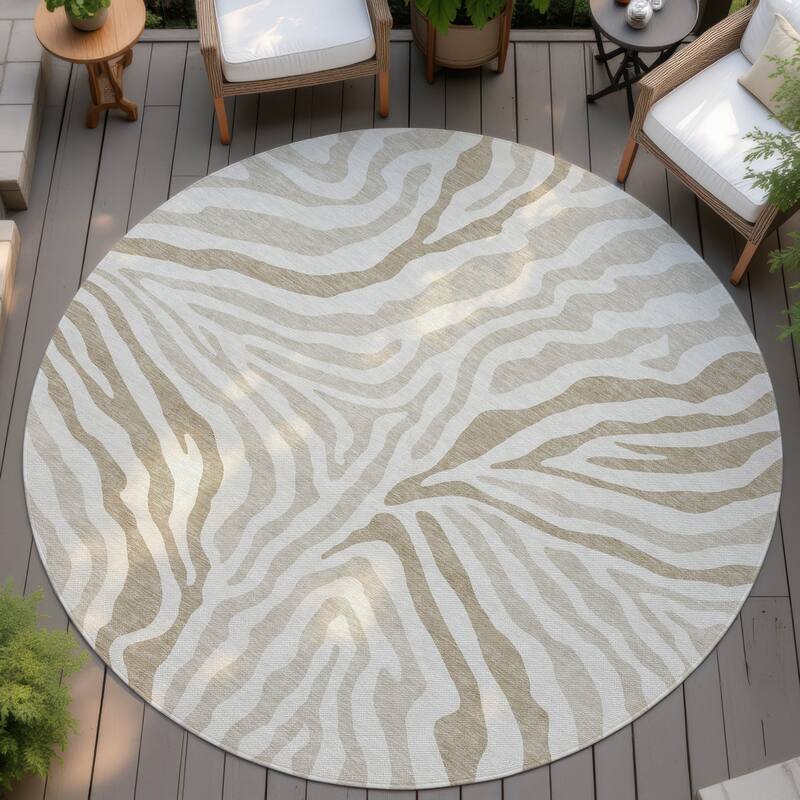 Machine Washable Indoor/ Outdoor Modern Prints Chantille Rug - Ivory - 8' x 8'