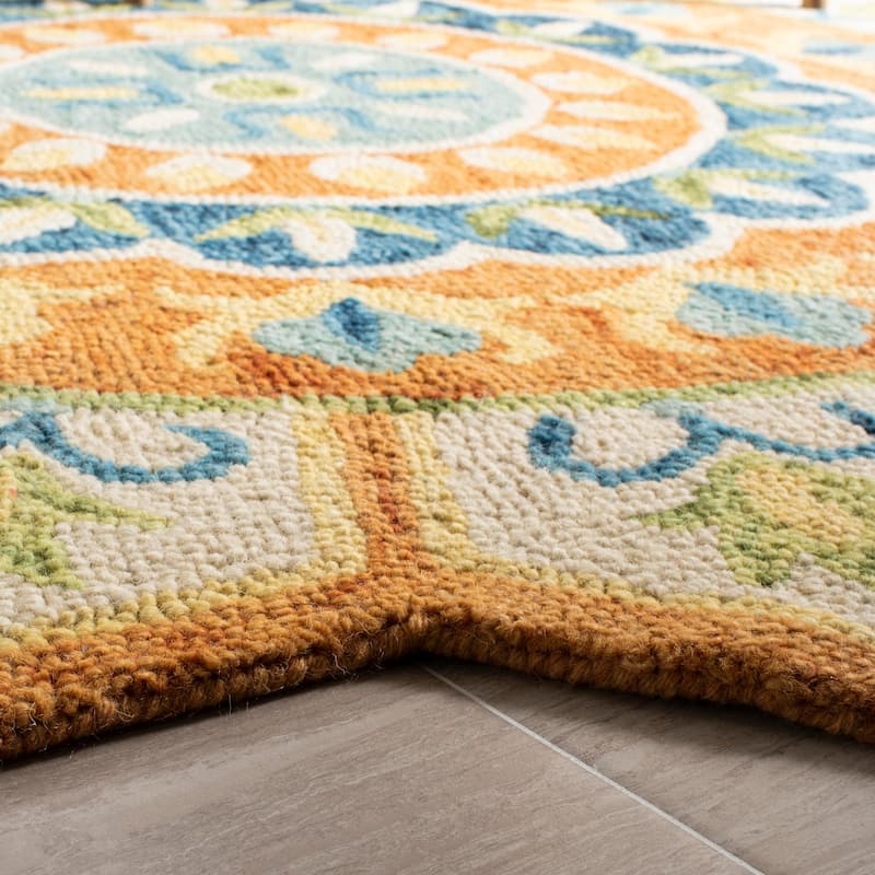 SAFAVIEH Handmade Novelty Fatma Mandala Wool Rug