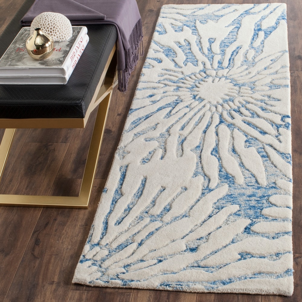 SAFAVIEH Handmade Bella Terzia Modern Floral Wool Rug