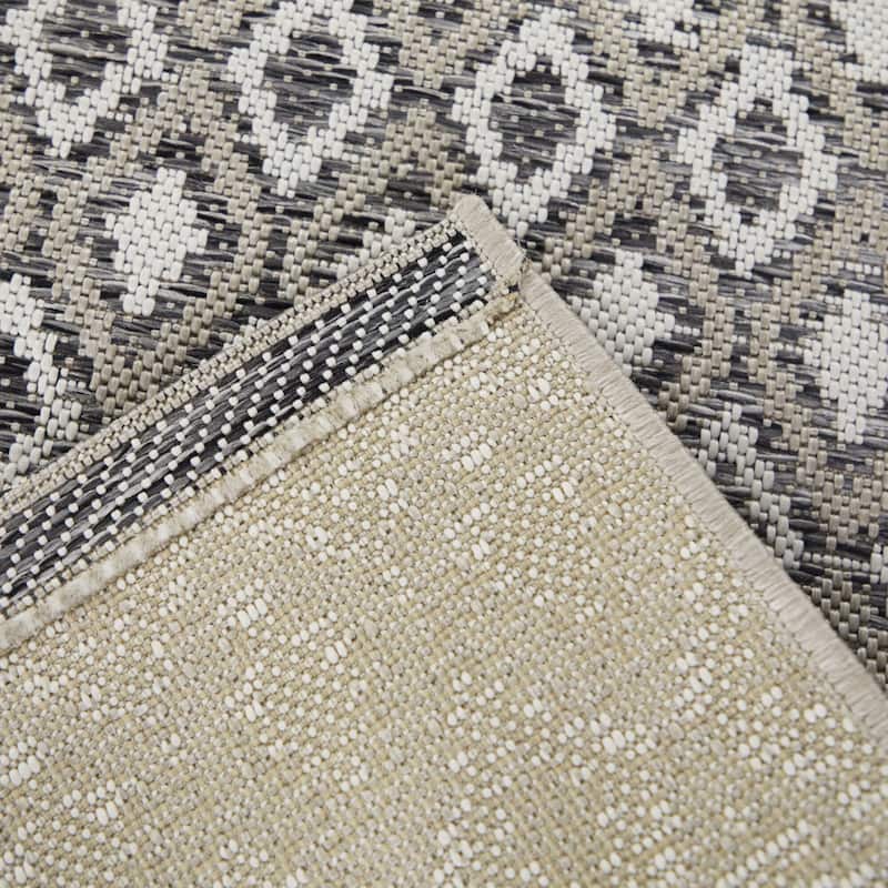 Fabien Diamond Trellis Indoor/Outdoor Area Rug