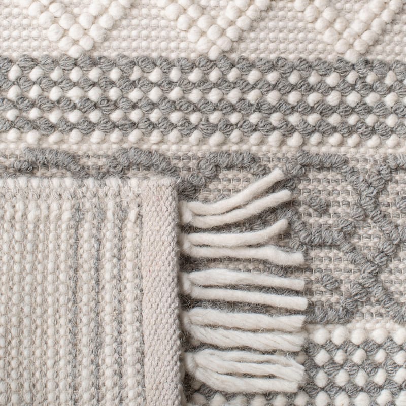 SAFAVIEH Handmade Natura Potita Moroccan Wool Rug - Ivory/Grey - 5' x 8'