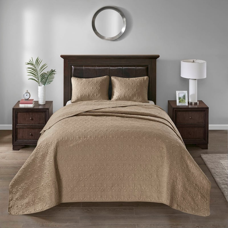 Madison Park Mansfield Reversible Oversized 3-piece Solid Texture Bedspread Quilt Set with Matching Shams