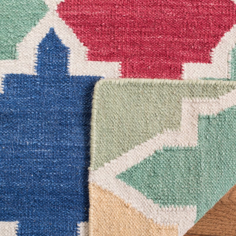 SAFAVIEH Hand-woven Moroccan Jeanmarie Reversible Dhurrie Wool Rug