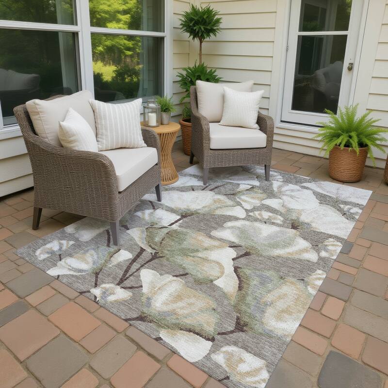 Machine Washable Indoor/ Outdoor Floral Love Chantille Rug - Taupe - 5' x 7'6"