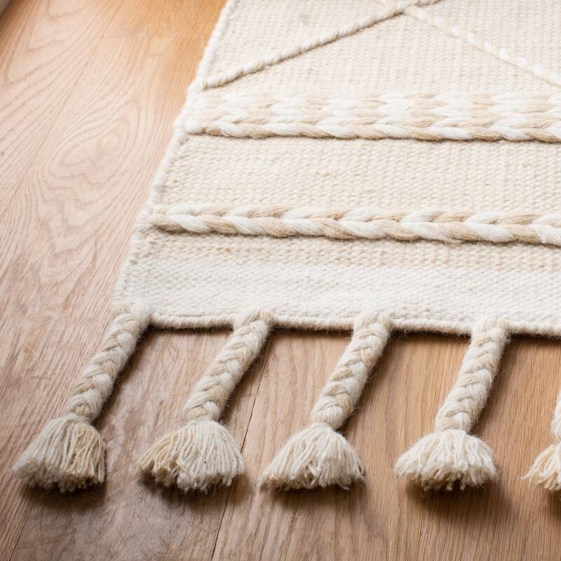 SAFAVIEH Handmade Casablanca Caty Moroccan Wool Tassel Rug