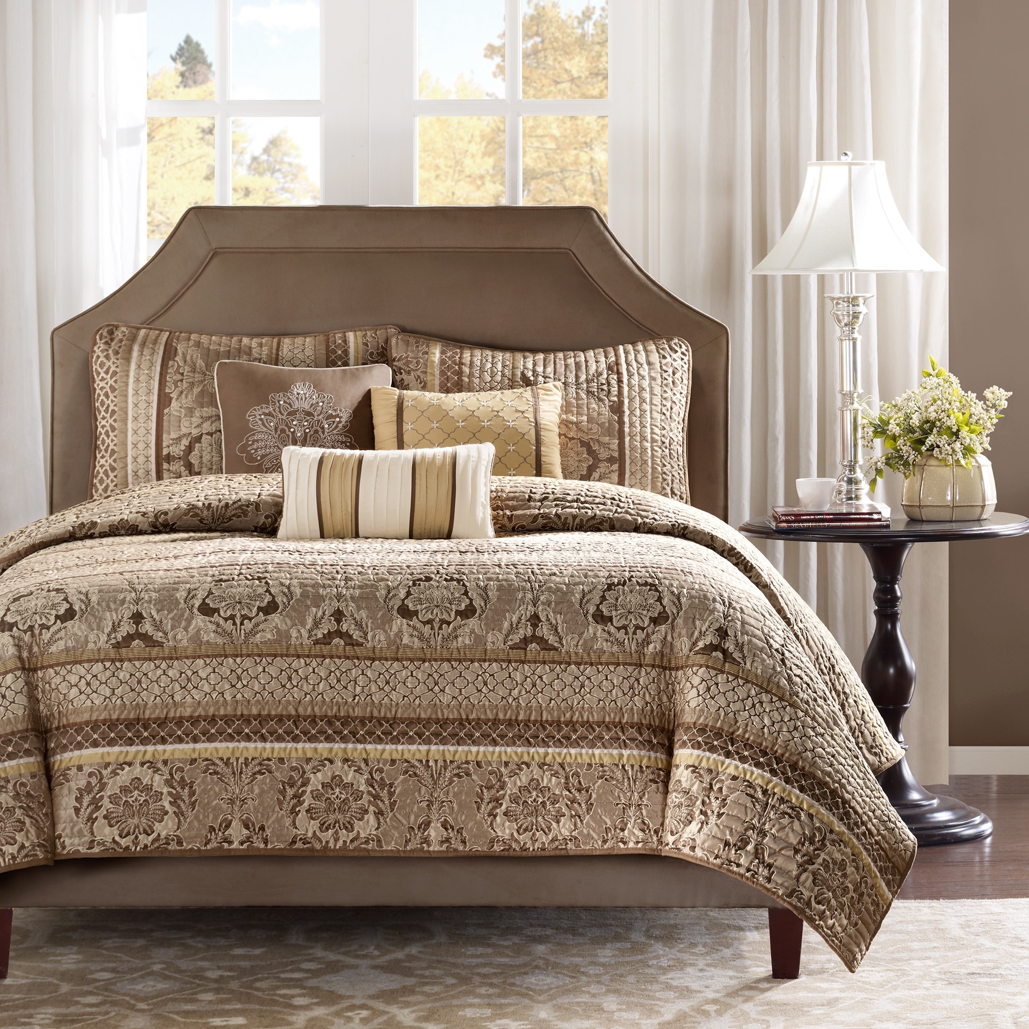 Madison Park Bellagio 6 Piece Jacquard Quilt Set with Throw Pillows