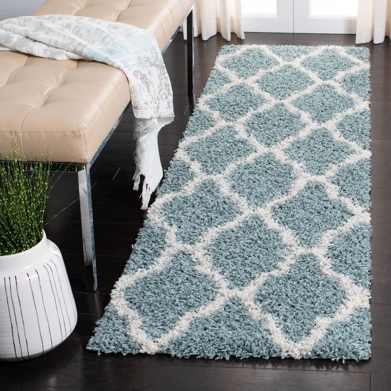 SAFAVIEH Dallas Shag Darina Trellis 1.5-inch Thick Rug - 2'3" x 8' Runner - Seafoam/Ivory